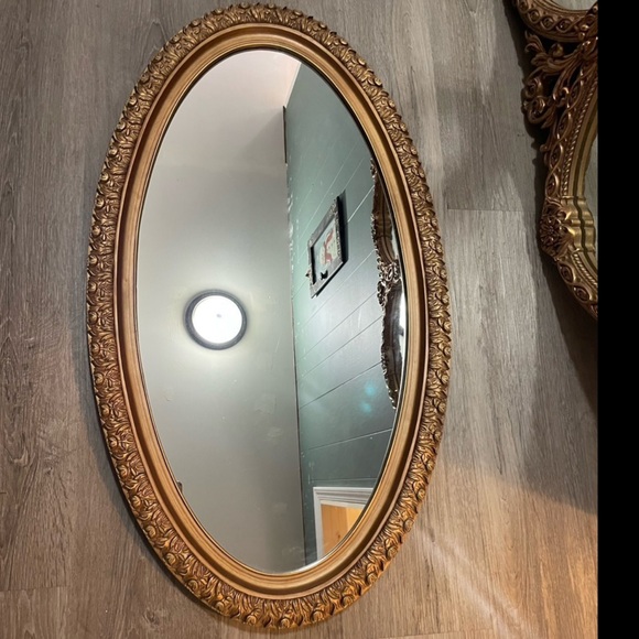 Vintage x-Large Heavy 36”x20.5” Victorian Gold Framed Fine Detailed Oval Mirror